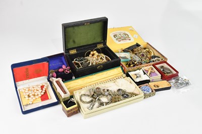 Lot 1005 - A large quantity of Victorian and later...