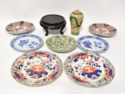 Lot 159 - A quantity of Chinese ceramics comprising a...