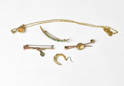 Lot 948 - A 9ct gold pendant in the form of a jockey's...