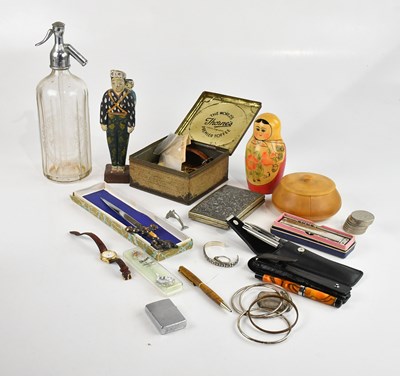 Lot 2302 - A quantity of collectors' items, including...
