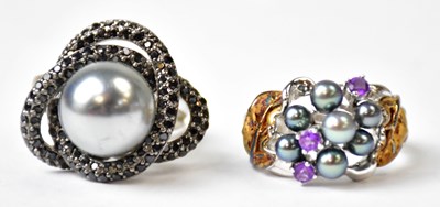 Lot 701 - A 925 silver ring set with a faux grey pearl...