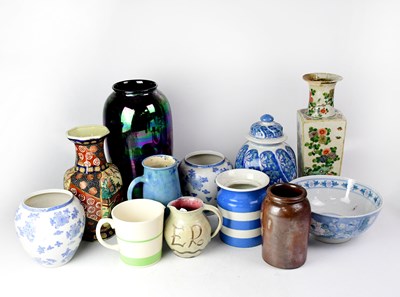 Lot 264 - A mixed lot of ceramics to include a Sadler...