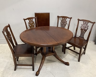 Lot 2142 - A reproduction extending dining table and four...