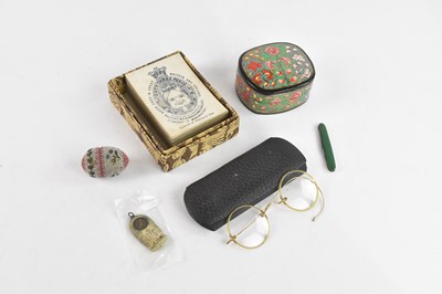 Lot 2225 - A small group of collectors' items including...