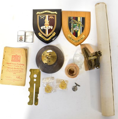 Lot 475 - A small mixed lot of collectible militaria...