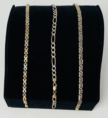 Lot 651 - Three 9ct yellow gold bracelets, lengths 20cm,...