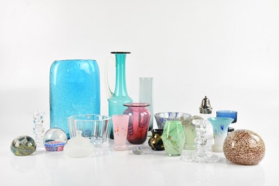 Lot 1381 - A good collection of art and other glassware...