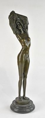 Lot 1334 - NINO OLIVIONO; a large contemporary bronze of...