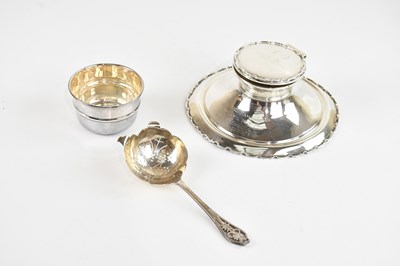 Lot 282 - A George V hallmarked silver Capstan inkwell,...