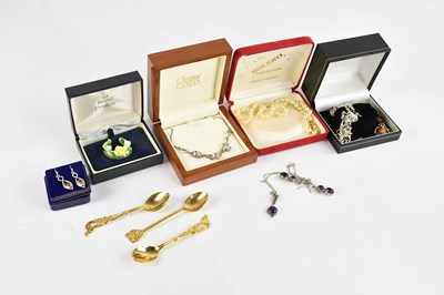 Lot 396 - CLOGAU; a silver necklace modelled with three...