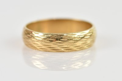 Lot 2581 - A 9ct gold wedding band, weight 2.2g.