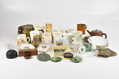 Lot 2242 - A mixed group of collectors' items including...