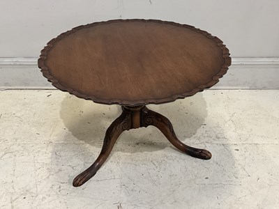 Lot 2062 - A mahogany occasional table with piecrust...