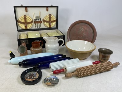 Lot 49 - Kitchenalia including glass, ceramic and...