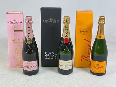 Lot 332 - CHAMPAGNE; a bottle of Moet & Chandon 2006Brut...