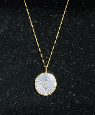 Lot 676 - A 15ct yellow gold fine chain, length approx...