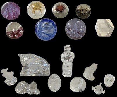 Lot 588 - Nine assorted cut and crystal glass...