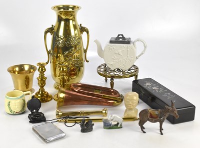 Lot 296 - A mixed group of collectors' items including a...