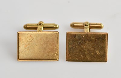 Lot 226 - A pair of 9ct yellow gold cufflinks with...