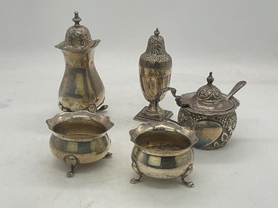 Lot 629 - WALKER & HALL; a pair of George V small...