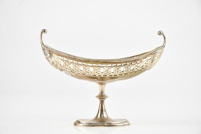 Lot 493 - HENRY MATTHEWS; a George V hallmarked silver...