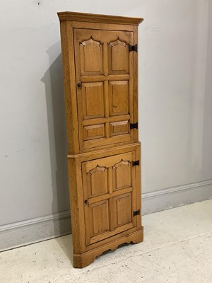 Lot 2087 - A modern light oak free standing corner...