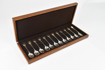 Lot 432 - JOHN PINCHES; an Elizabeth II hallmarked...