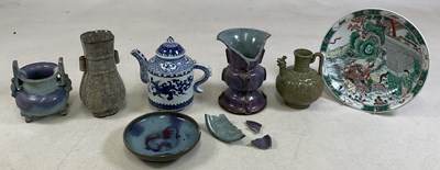 Lot 123 - A group of Chinese ceramics including a...