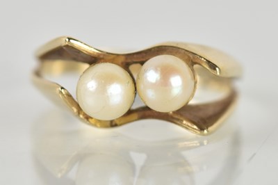 Lot 1284 - A 9ct yellow gold cultured pearl set crossover...
