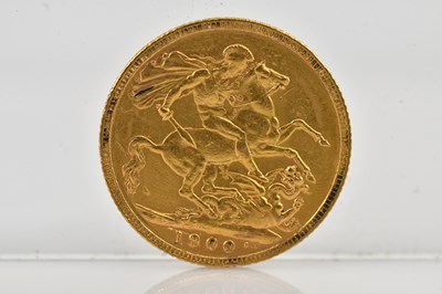 Lot 1081 - A Victorian full sovereign, 1900, old head.