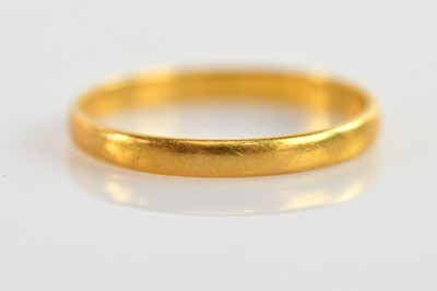 Lot 619 - A 22ct yellow gold wedding band, size P,...
