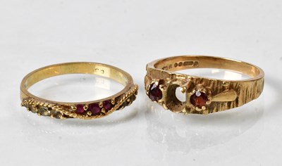 Lot 834 - A 9ct yellow gold ring with bark-effect...