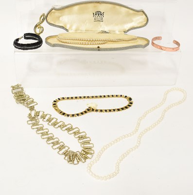 Lot 1011 - A quantity of vintage and other costume...