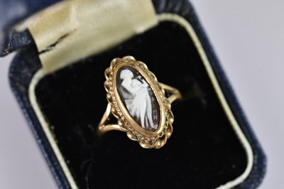 Lot 380 - A 9ct yellow gold cameo ring, size L,...