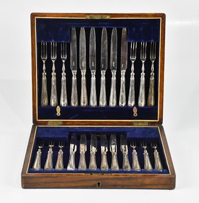 Lot 472 - ALLEN & DARWIN; a cased set of twelve George V...