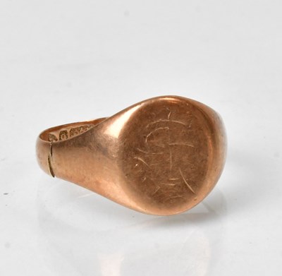 Lot 821 - A 9ct gold signet ring with worn table, size R,...