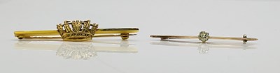 Lot 205 - A boxed 9ct yellow gold sweetheart brooch,...