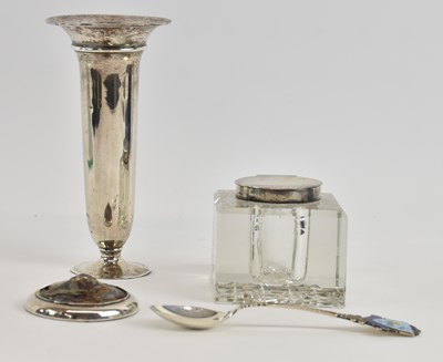 Lot 1172 - DEAKIN & FRANCIS LTD; a hallmarked silver stem...