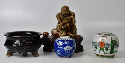 Lot 152 - Four pieces of 20th century Chinese ceramics,...