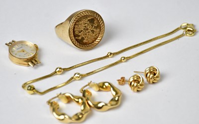 Lot 959 - A mixed lot of 9ct gold jewellery, comprising...