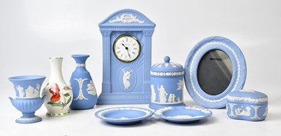 Lot 109 - WEDGWOOD; a small quantity of jasperware, to...
