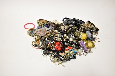 Lot 1006 - A quantity of costume jewellery, to include an...
