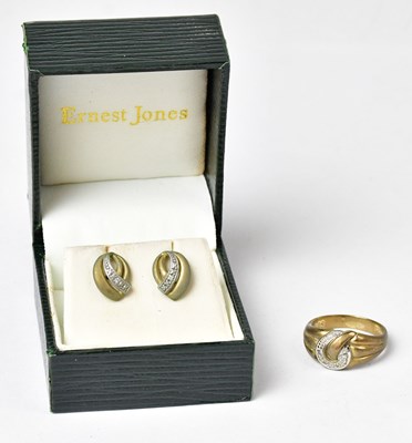 Lot 949 - A 9ct gold ring with swirl decoration, size L,...