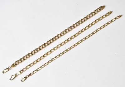 Lot 867 - Three 9ct gold chain bracelets of various...