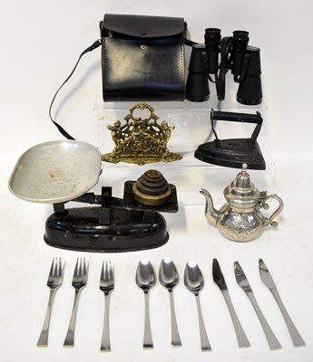 Lot 400 - A quantity of collectible items including a...