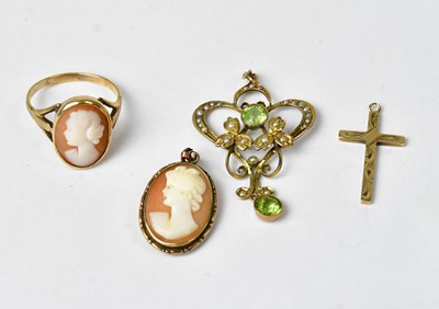 Lot 951 - An Edwardian 9ct gold Belle Époque pendant set...