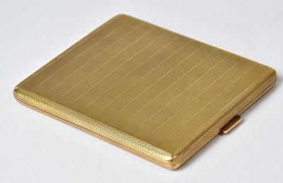 Lot 942 - A 9ct gold cigarette case, with engine turned...