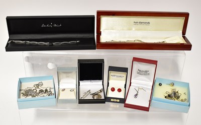 Lot 977 - A group of silver jewellery, to include a...