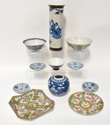 Lot 232 - A small quantity of ceramics including a blue...
