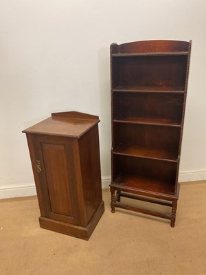 Lot 284 - An early 20th century oak open bookcase of...